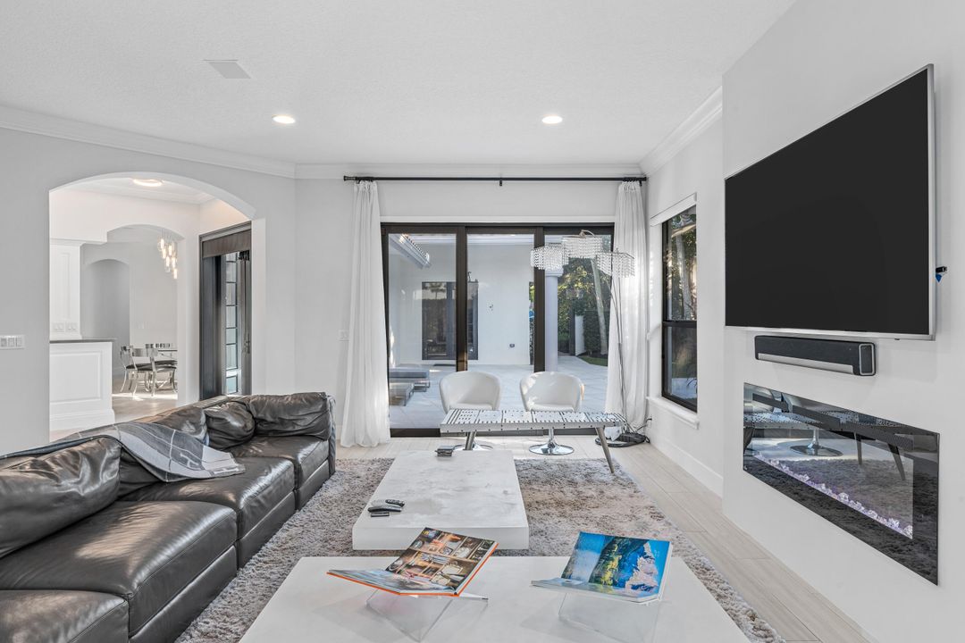 For Sale: $2,975,000 (3 beds, 3 baths, 2175 Square Feet)