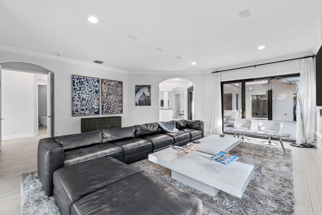 For Sale: $2,975,000 (3 beds, 3 baths, 2175 Square Feet)