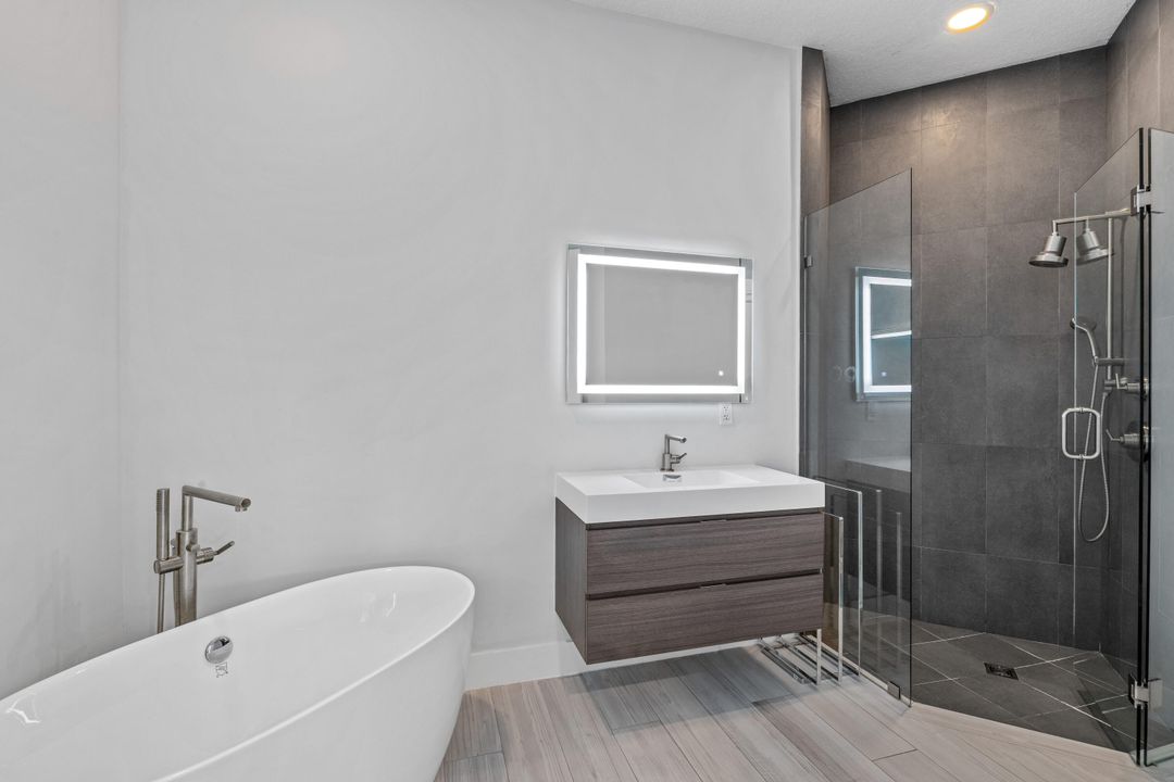 For Sale: $2,975,000 (3 beds, 3 baths, 2175 Square Feet)