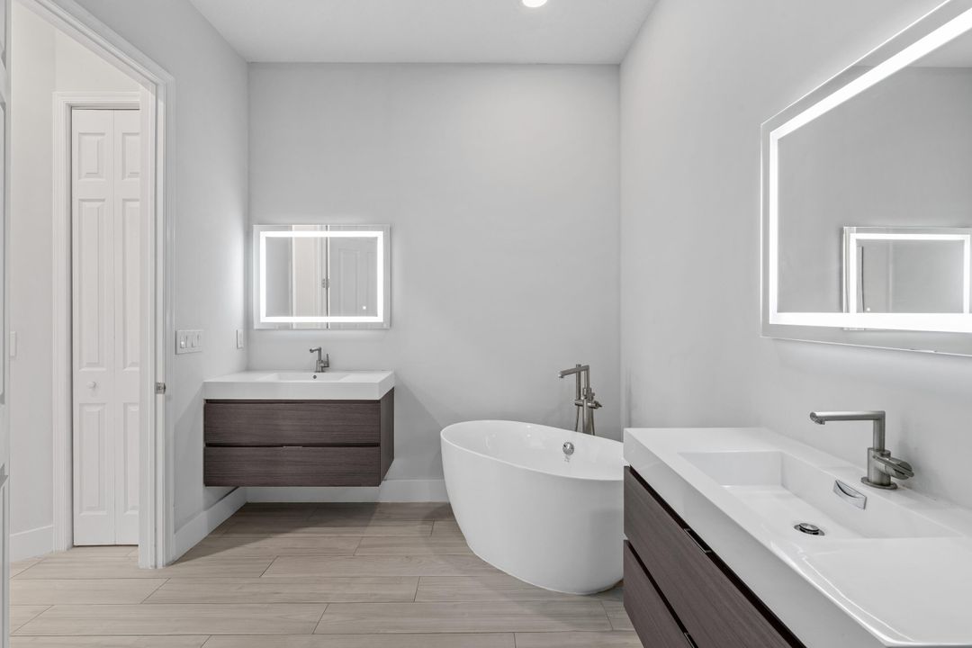 For Sale: $2,975,000 (3 beds, 3 baths, 2175 Square Feet)