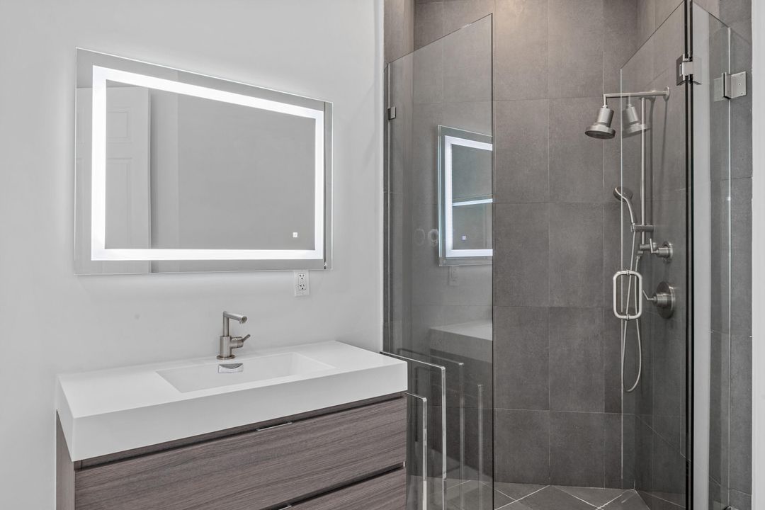 For Sale: $2,975,000 (3 beds, 3 baths, 2175 Square Feet)