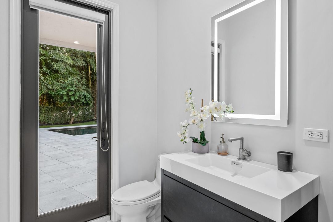 For Sale: $2,975,000 (3 beds, 3 baths, 2175 Square Feet)