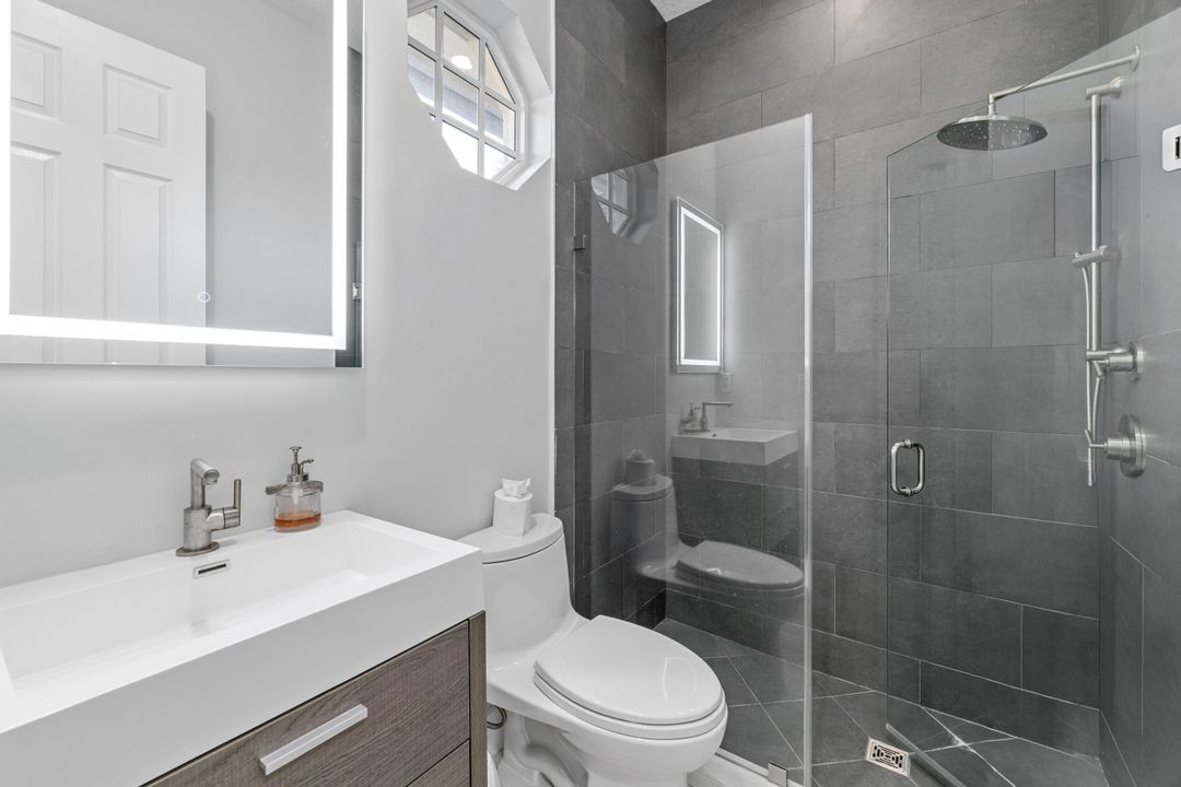 For Sale: $2,975,000 (3 beds, 3 baths, 2175 Square Feet)