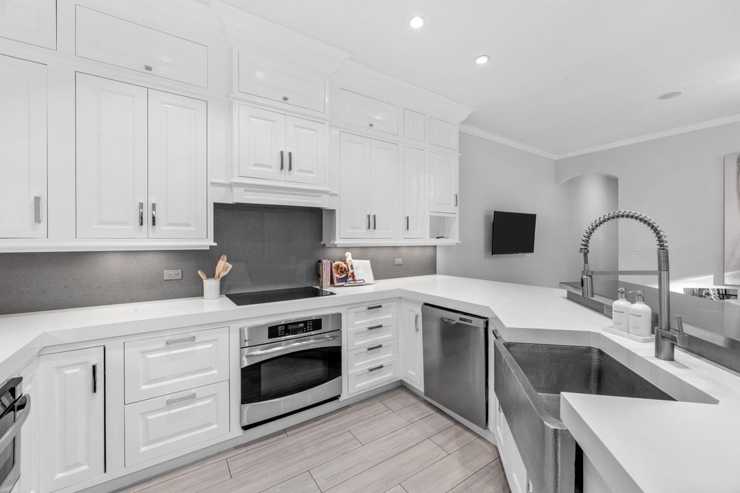 For Sale: $2,975,000 (3 beds, 3 baths, 2175 Square Feet)