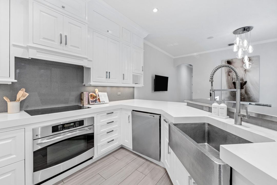 For Sale: $2,975,000 (3 beds, 3 baths, 2175 Square Feet)