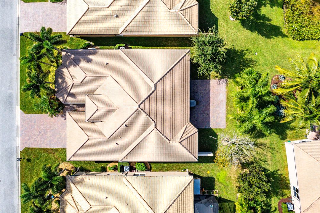 Под контрактом: $799,000 (3 спален, 3 ванн, 2465 Квадратных фут)