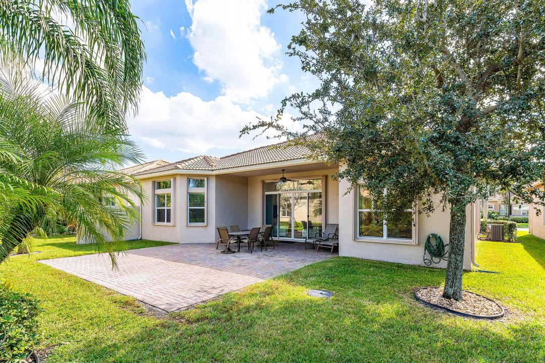 Под контрактом: $799,000 (3 спален, 3 ванн, 2465 Квадратных фут)