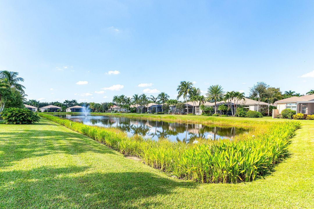 Под контрактом: $799,000 (3 спален, 3 ванн, 2465 Квадратных фут)