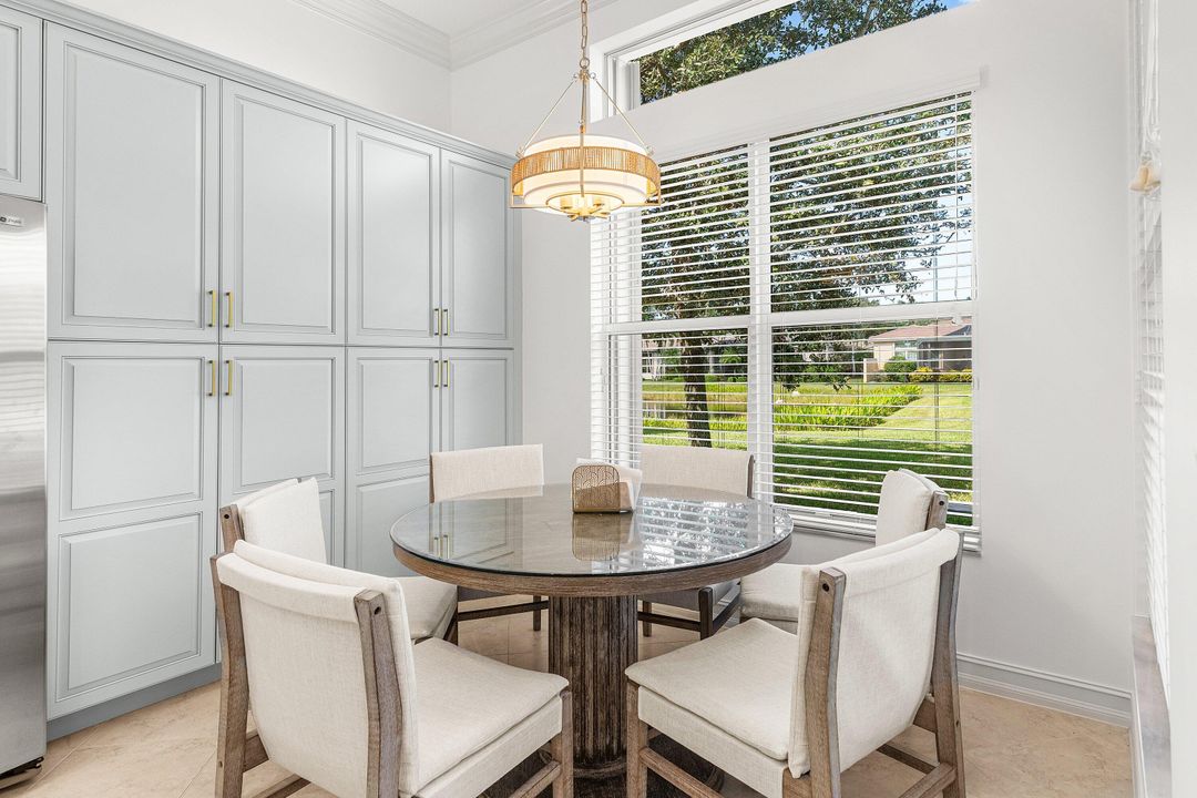 Под контрактом: $799,000 (3 спален, 3 ванн, 2465 Квадратных фут)