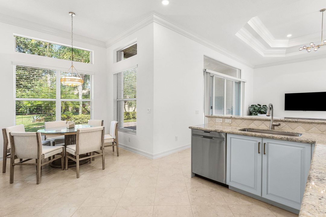 Под контрактом: $799,000 (3 спален, 3 ванн, 2465 Квадратных фут)