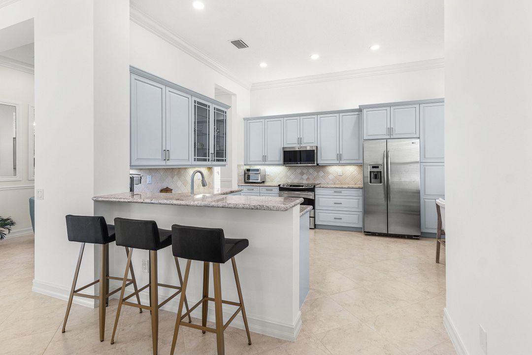 Под контрактом: $799,000 (3 спален, 3 ванн, 2465 Квадратных фут)