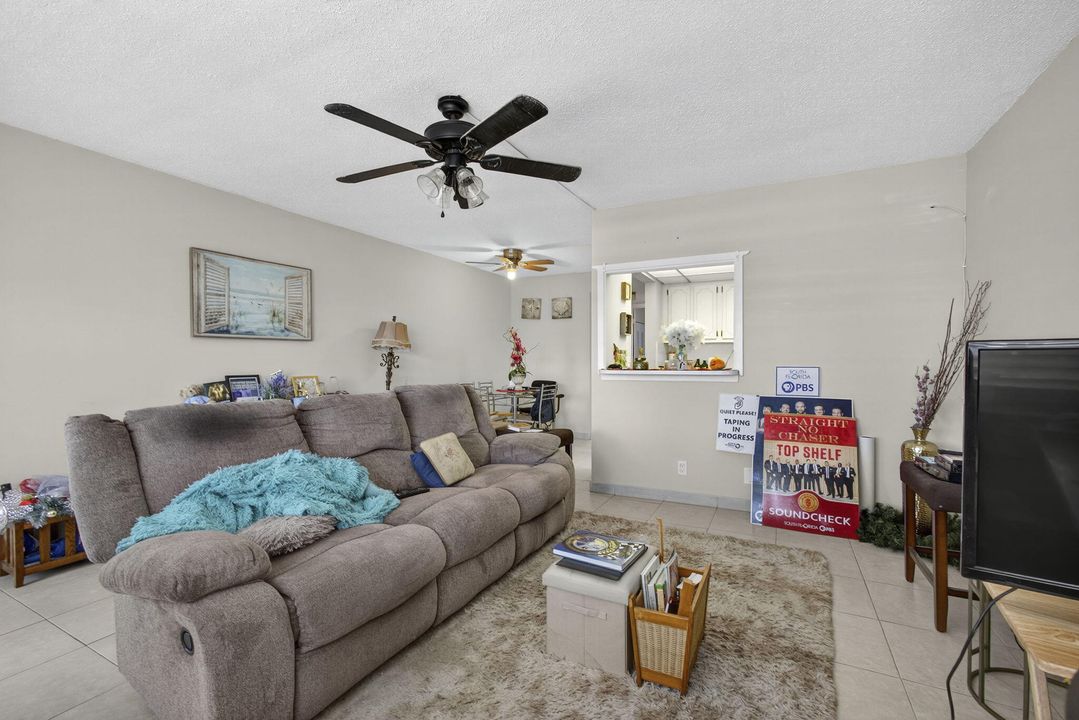 На продажу: $75,000 (1 спален, 1 ванн, 570 Квадратных фут)