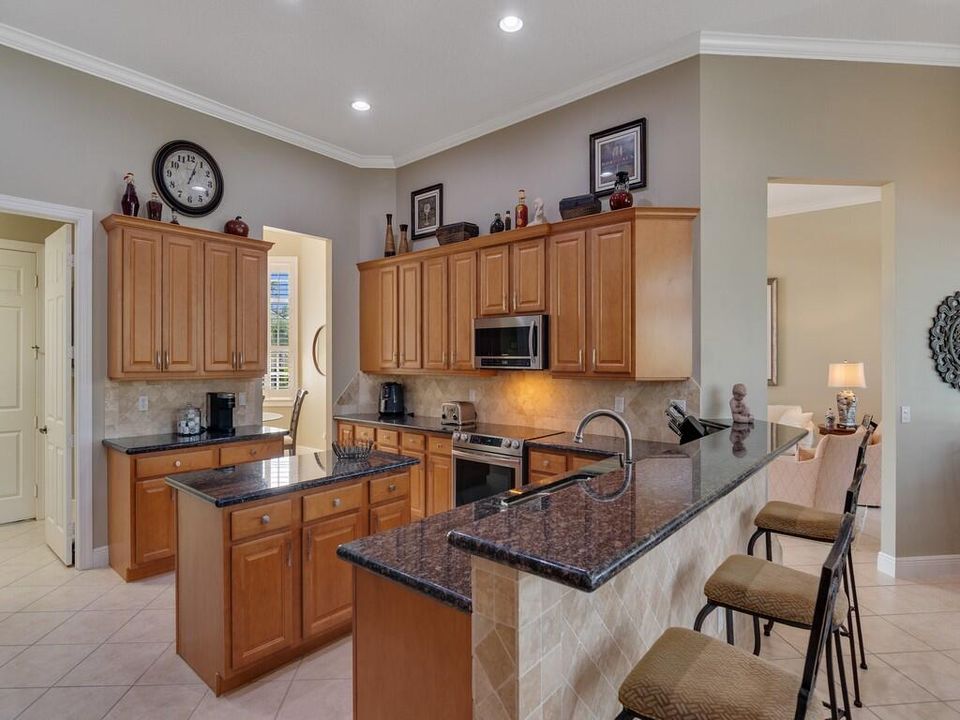 На продажу: $699,500 (3 спален, 2 ванн, 2594 Квадратных фут)