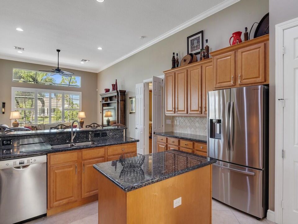 На продажу: $699,500 (3 спален, 2 ванн, 2594 Квадратных фут)