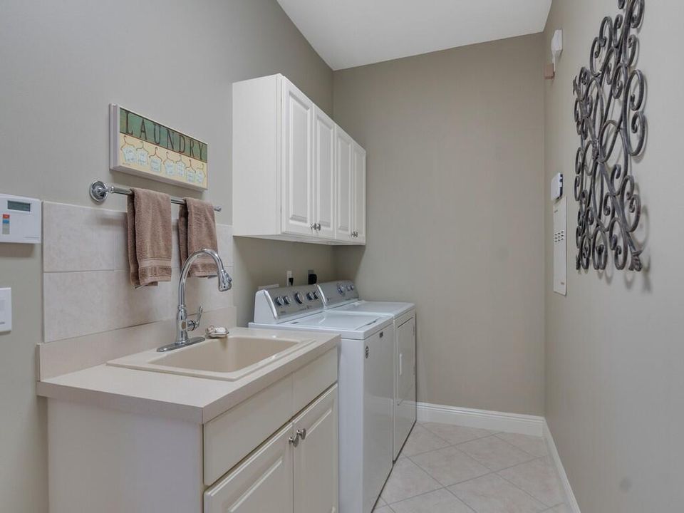 На продажу: $699,500 (3 спален, 2 ванн, 2594 Квадратных фут)