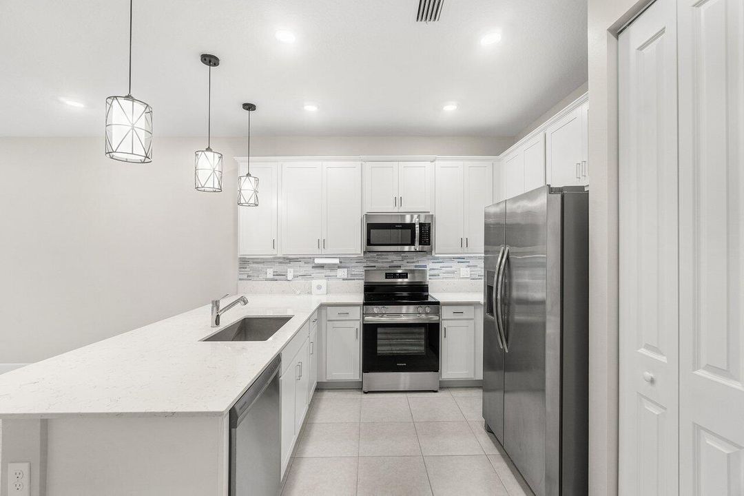 出租: $3,200 (2 贝兹, 2 浴室, 1319 平方英尺)