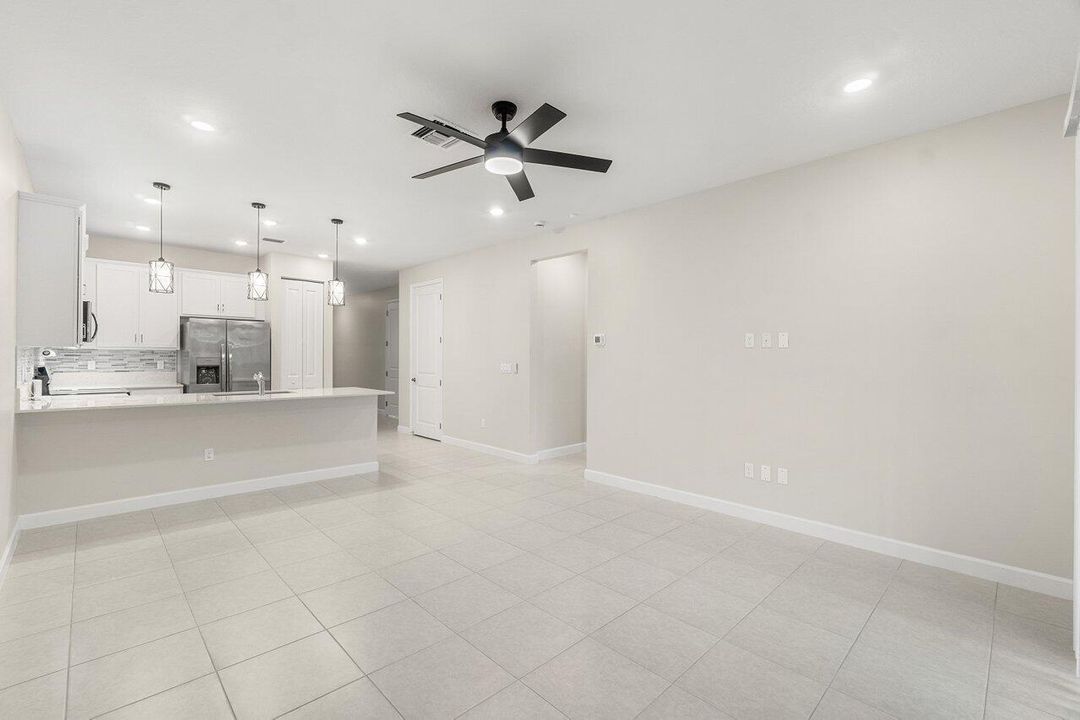 出租: $3,200 (2 贝兹, 2 浴室, 1319 平方英尺)