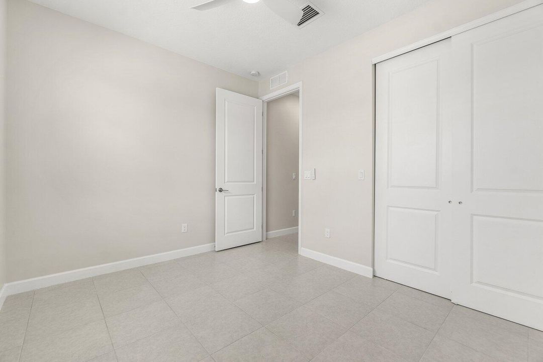 出租: $3,200 (2 贝兹, 2 浴室, 1319 平方英尺)