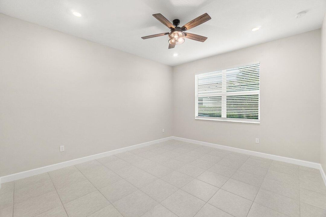 出租: $3,200 (2 贝兹, 2 浴室, 1319 平方英尺)