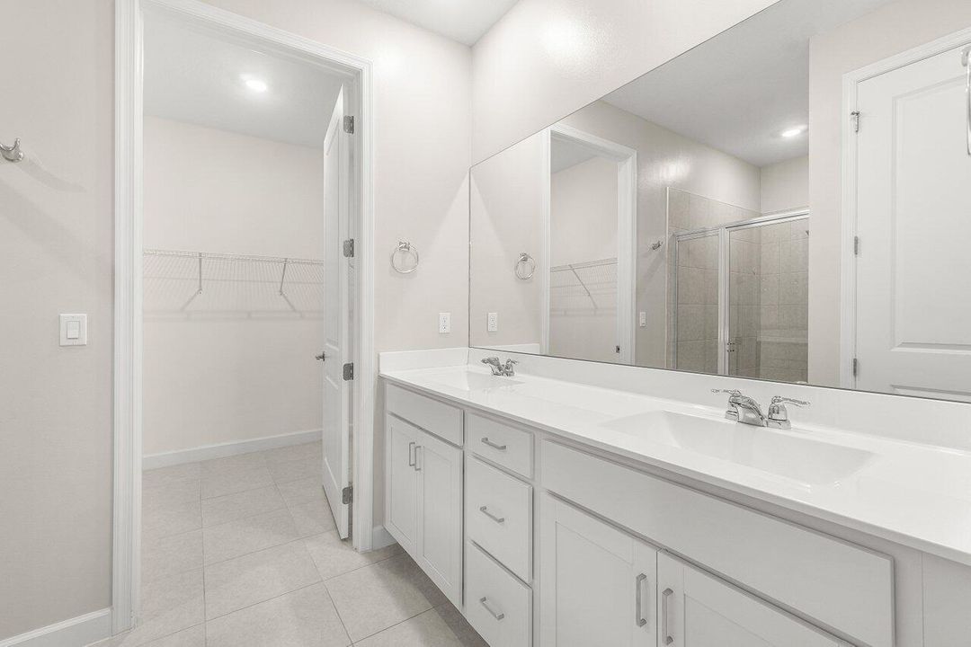 出租: $3,200 (2 贝兹, 2 浴室, 1319 平方英尺)