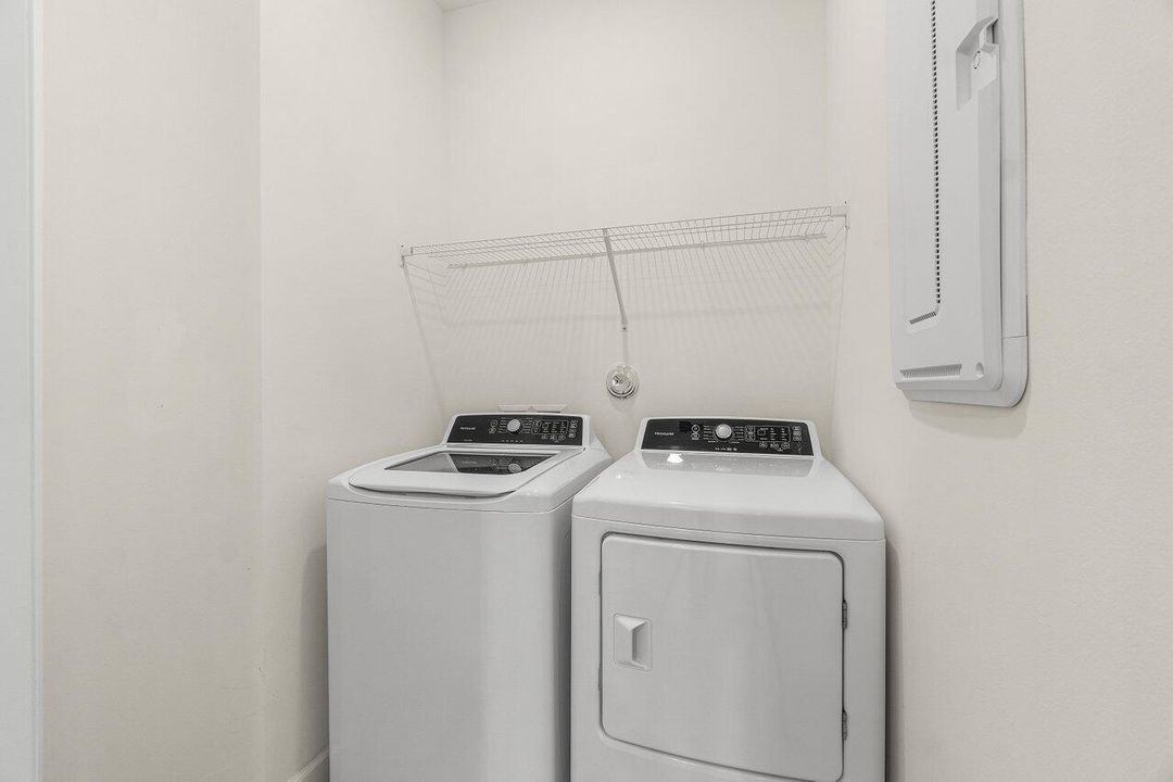 出租: $3,200 (2 贝兹, 2 浴室, 1319 平方英尺)