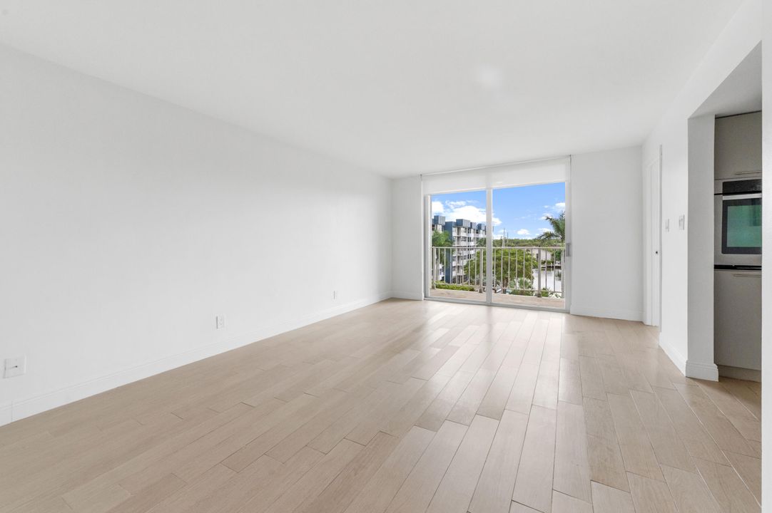 出租: $2,500 (1 贝兹, 1 浴室, 1053 平方英尺)