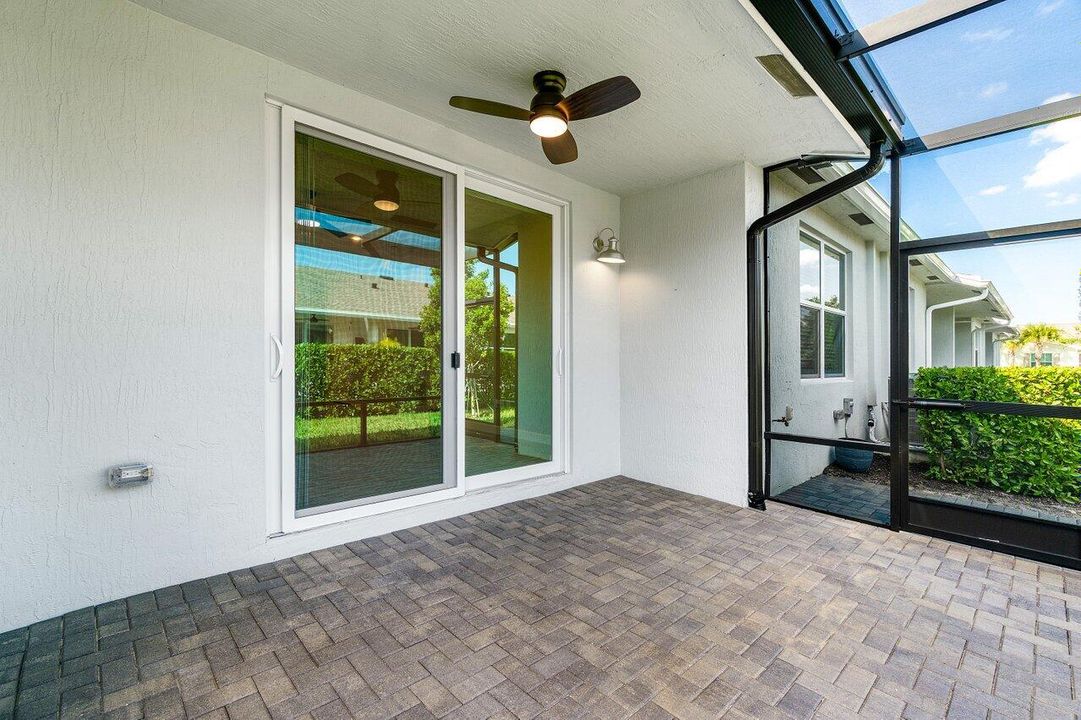 出租: $3,200 (2 贝兹, 2 浴室, 1319 平方英尺)