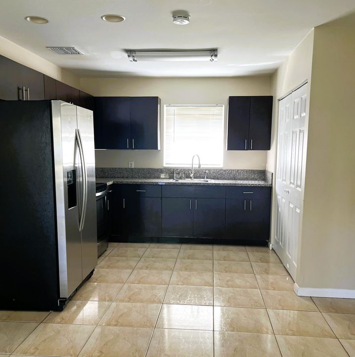 For Rent: $1,650 (2 beds, 1 baths, 832 Square Feet)