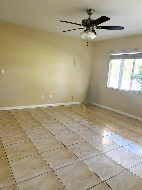 For Rent: $1,650 (2 beds, 1 baths, 832 Square Feet)