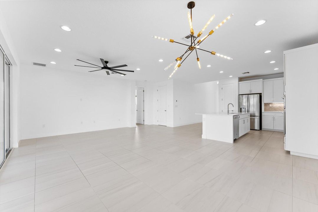 待售: $700,000 (4 贝兹, 3 浴室, 2262 平方英尺)