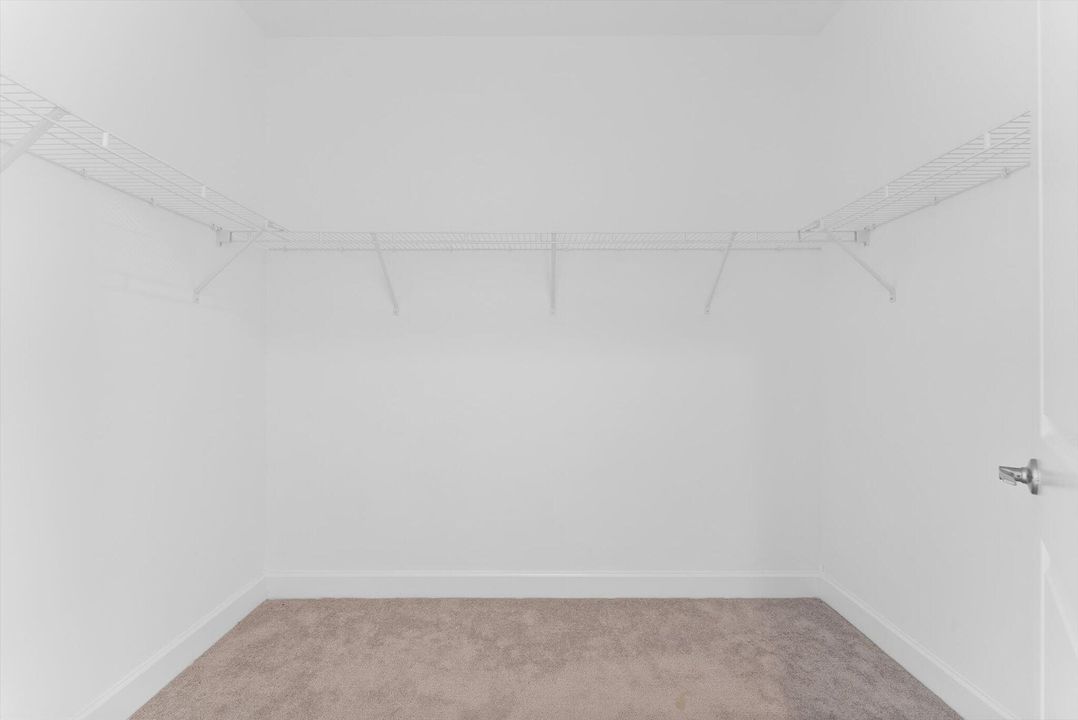 待售: $700,000 (4 贝兹, 3 浴室, 2262 平方英尺)