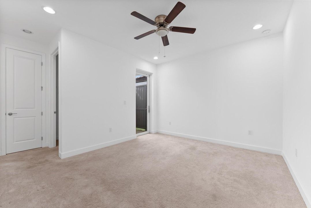 待售: $700,000 (4 贝兹, 3 浴室, 2262 平方英尺)