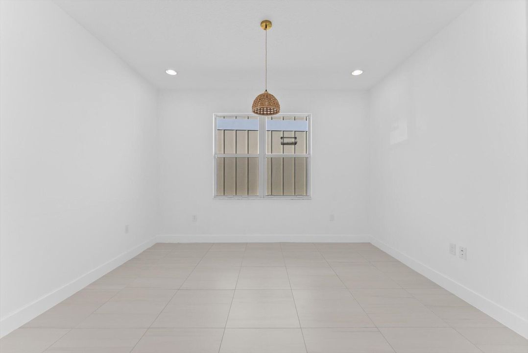 待售: $700,000 (4 贝兹, 3 浴室, 2262 平方英尺)