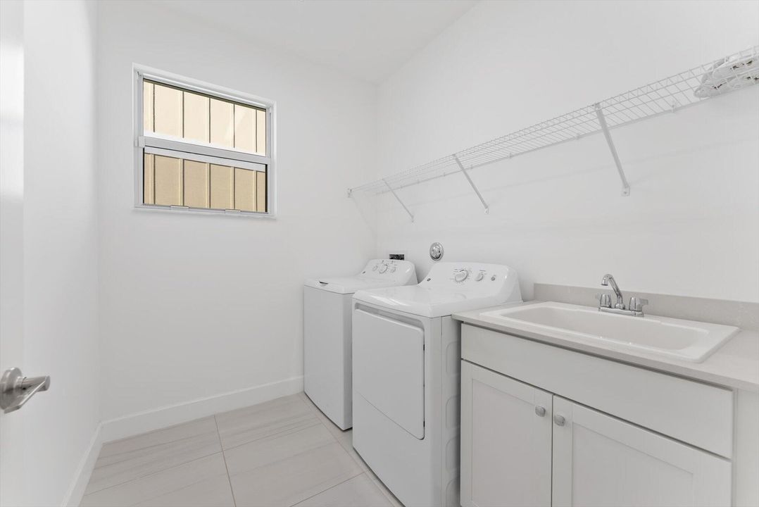 待售: $700,000 (4 贝兹, 3 浴室, 2262 平方英尺)