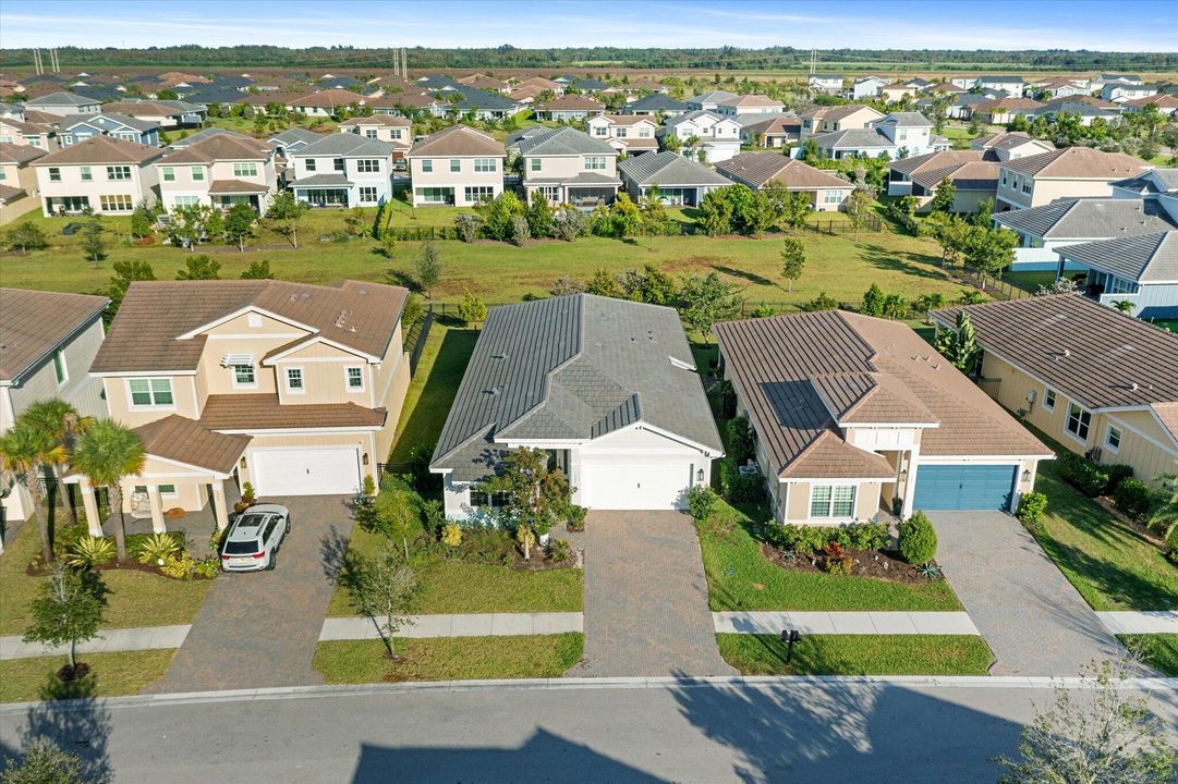 待售: $700,000 (4 贝兹, 3 浴室, 2262 平方英尺)