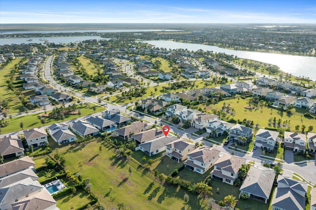 待售: $700,000 (4 贝兹, 3 浴室, 2262 平方英尺)