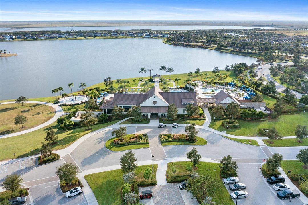 待售: $700,000 (4 贝兹, 3 浴室, 2262 平方英尺)