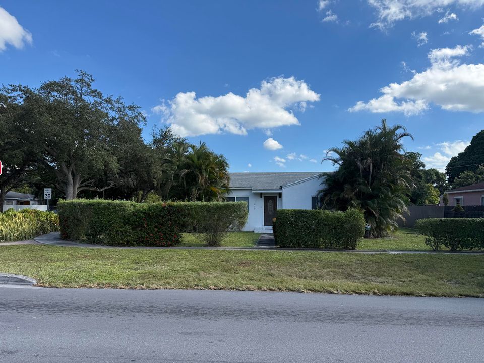 最近售出: $570,000 (3 贝兹, 2 浴室, 1637 平方英尺)