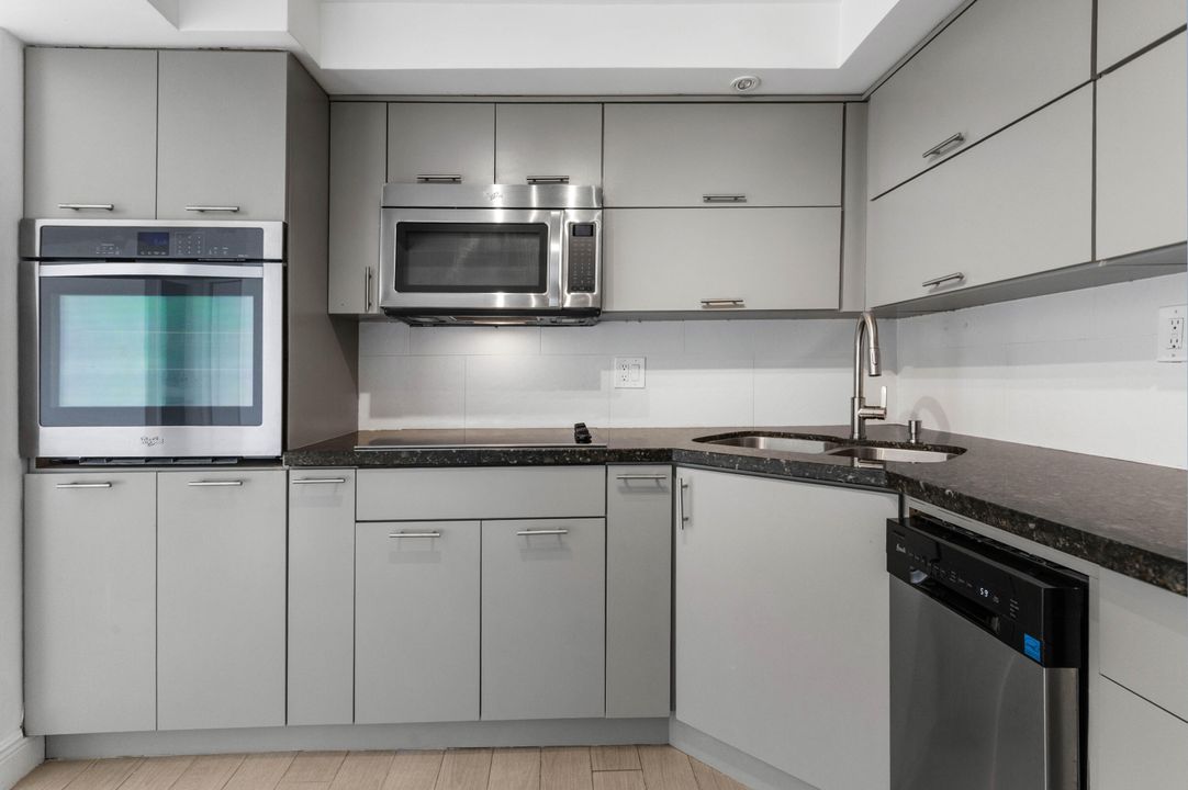 出租: $2,500 (1 贝兹, 1 浴室, 1053 平方英尺)