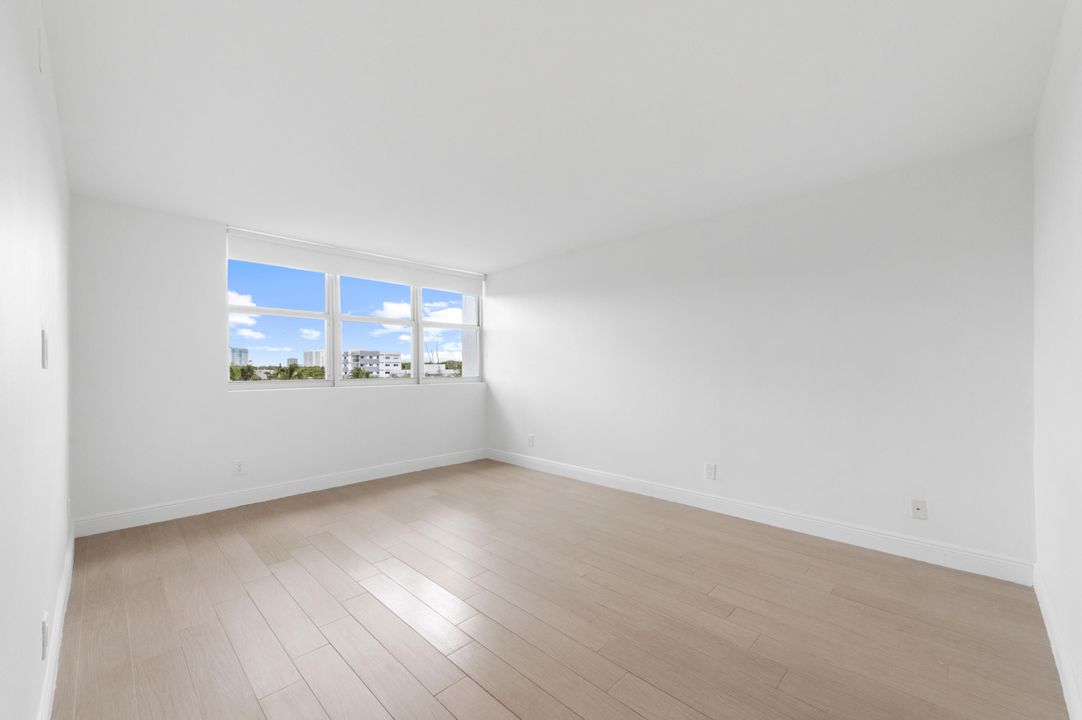 出租: $2,500 (1 贝兹, 1 浴室, 1053 平方英尺)