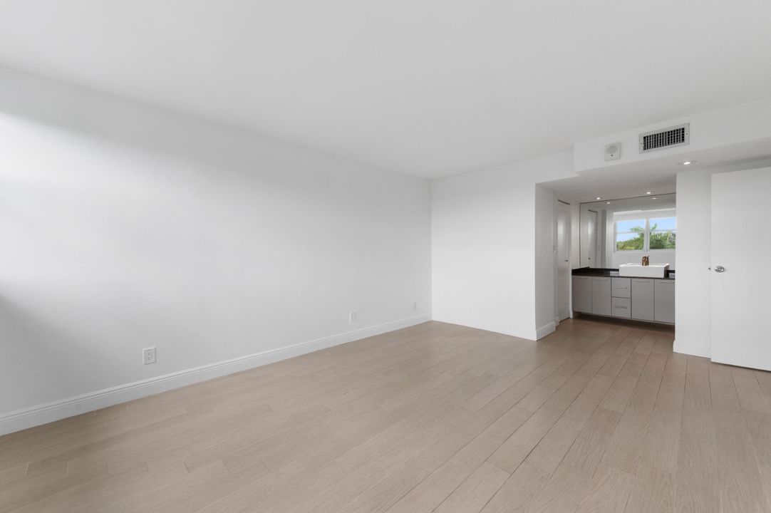 出租: $2,500 (1 贝兹, 1 浴室, 1053 平方英尺)