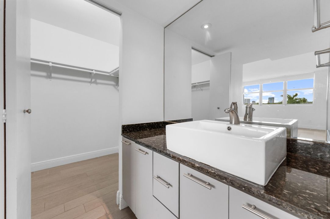 出租: $2,500 (1 贝兹, 1 浴室, 1053 平方英尺)