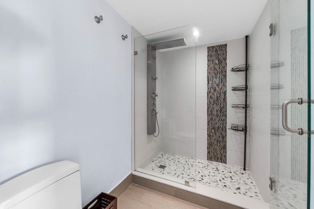 出租: $2,500 (1 贝兹, 1 浴室, 1053 平方英尺)