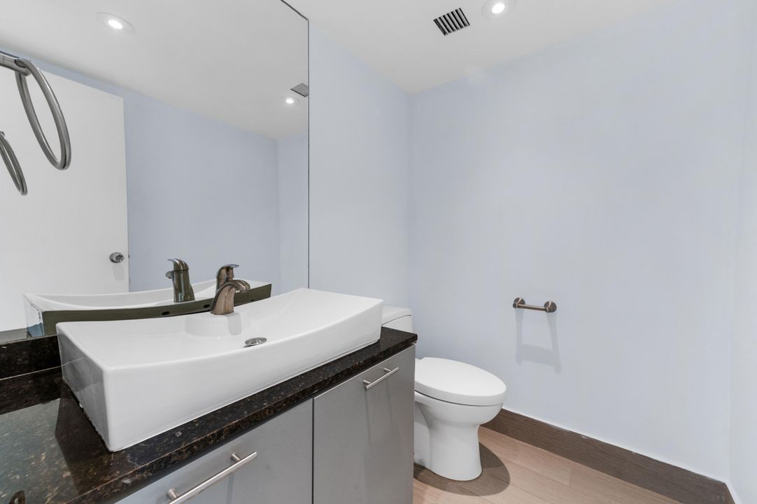 出租: $2,500 (1 贝兹, 1 浴室, 1053 平方英尺)