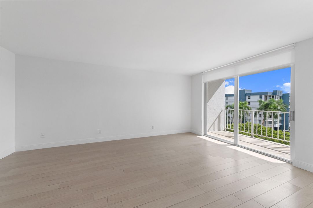 出租: $2,500 (1 贝兹, 1 浴室, 1053 平方英尺)