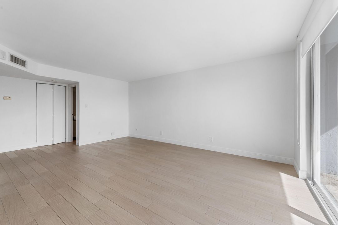 出租: $2,500 (1 贝兹, 1 浴室, 1053 平方英尺)