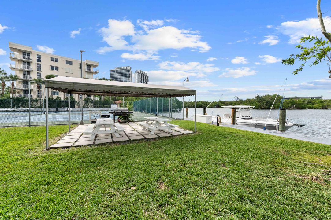 出租: $2,500 (1 贝兹, 1 浴室, 1053 平方英尺)