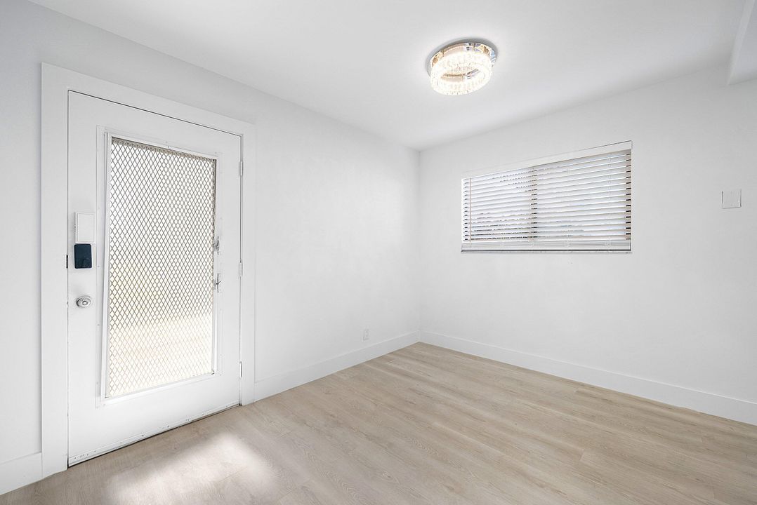 На продажу: $225,000 (2 спален, 2 ванн, 920 Квадратных фут)