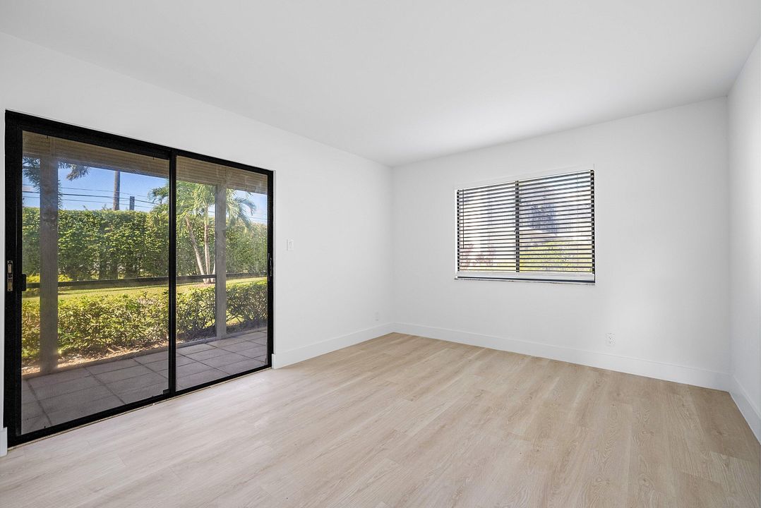 На продажу: $225,000 (2 спален, 2 ванн, 920 Квадратных фут)