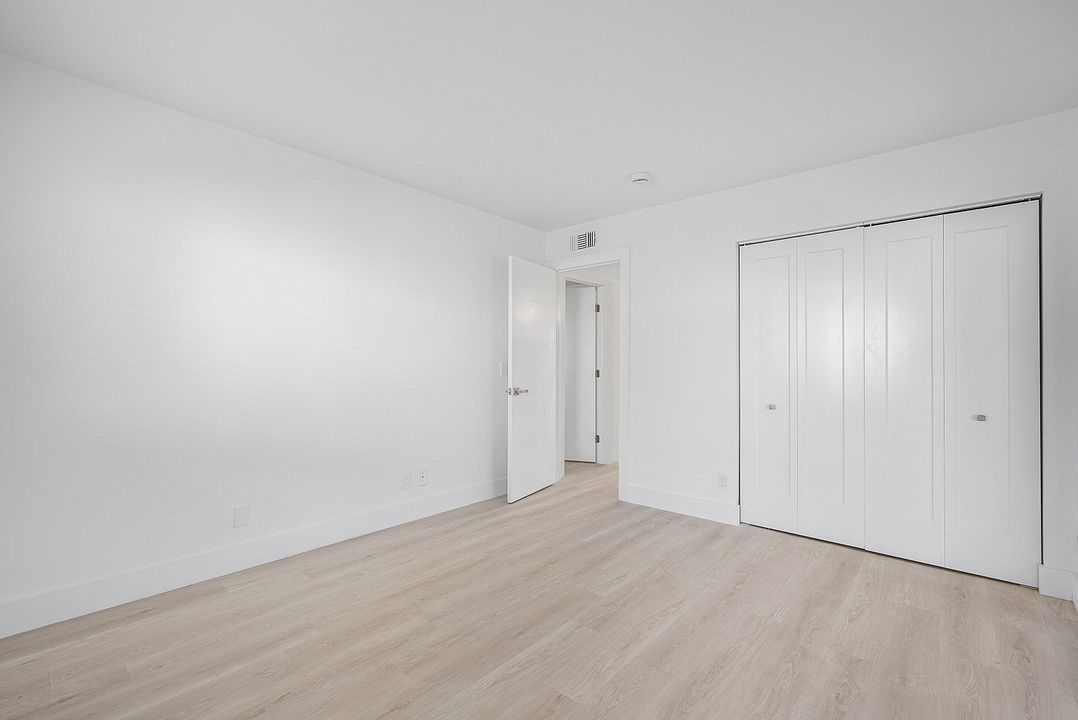 На продажу: $225,000 (2 спален, 2 ванн, 920 Квадратных фут)